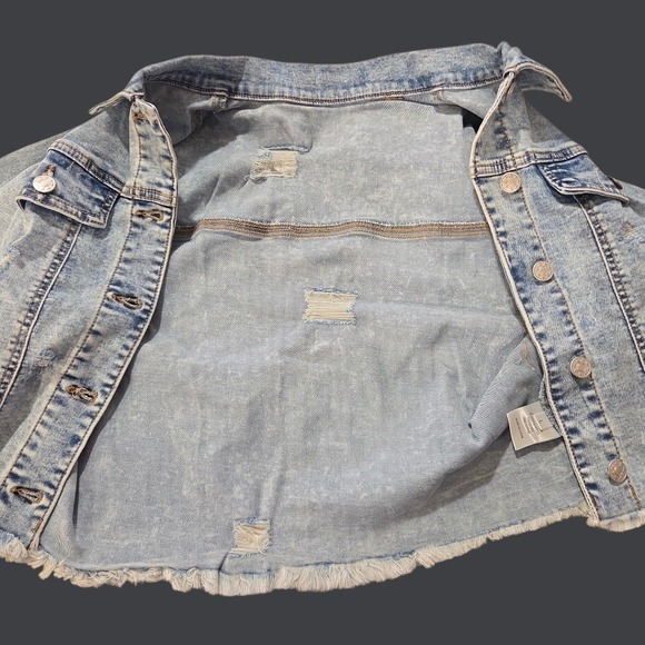 Women's Distressed Cropped Denim Jacket Light Wash Frayed Hem Size Large Blue - Picture 8 of 9